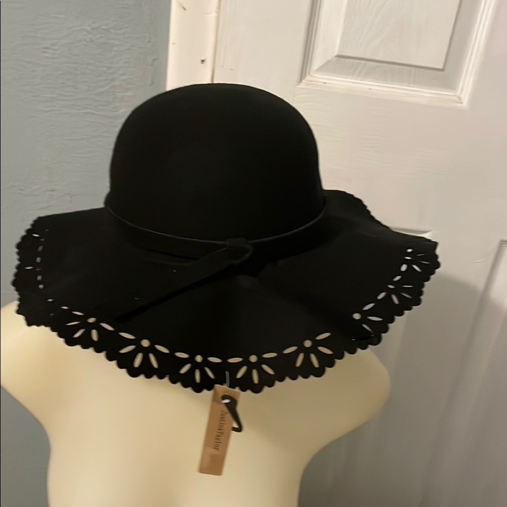 Elegant Black Wide-Brim Hat